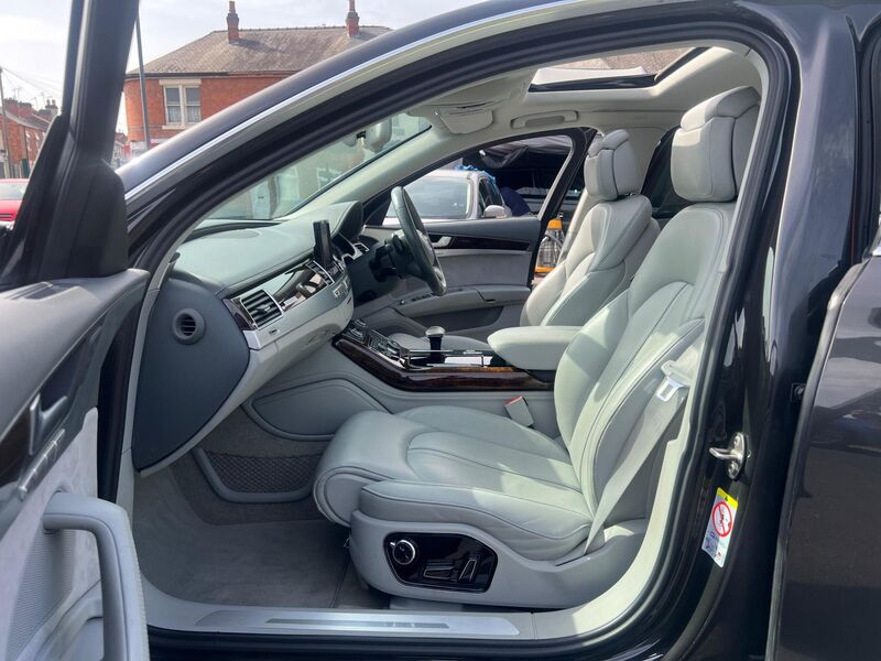 AUDI A8