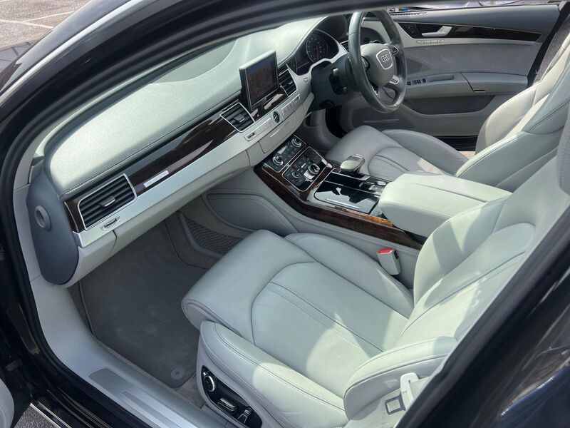AUDI A8