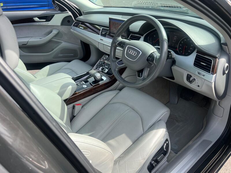 AUDI A8