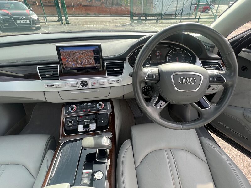 AUDI A8