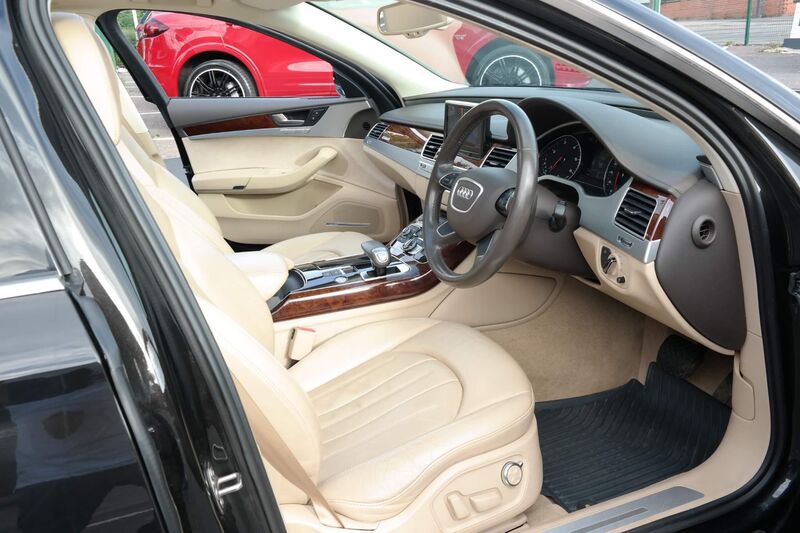 AUDI A8