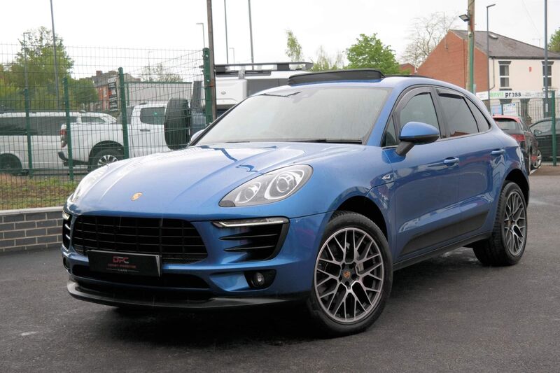 PORSCHE MACAN