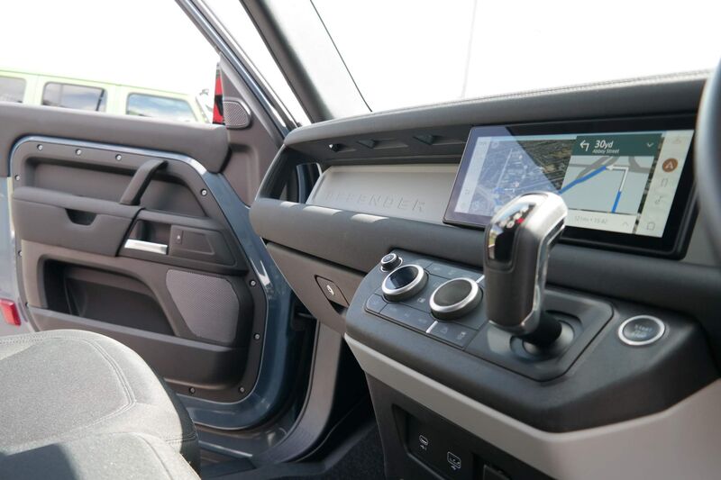 LAND ROVER DEFENDER 90