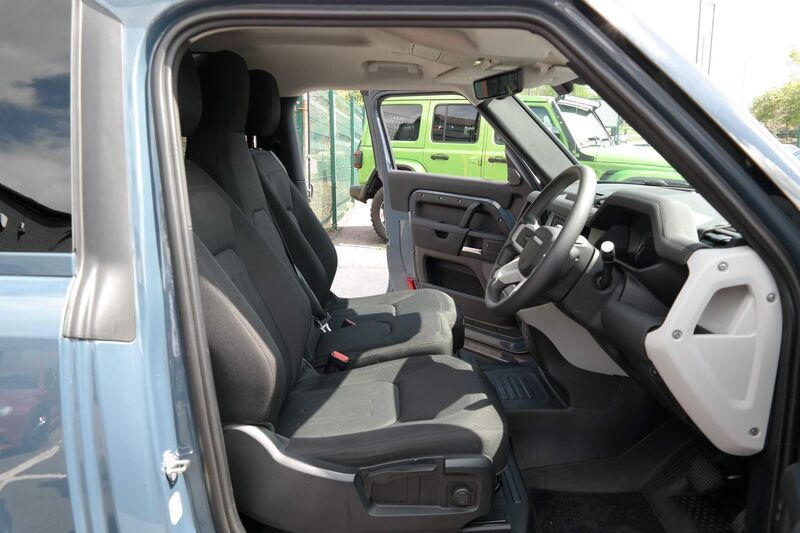 LAND ROVER DEFENDER 90
