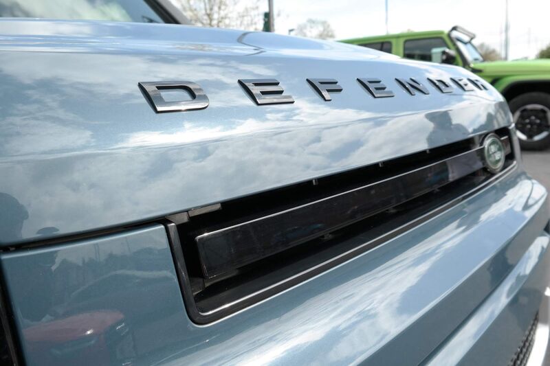 LAND ROVER DEFENDER 90