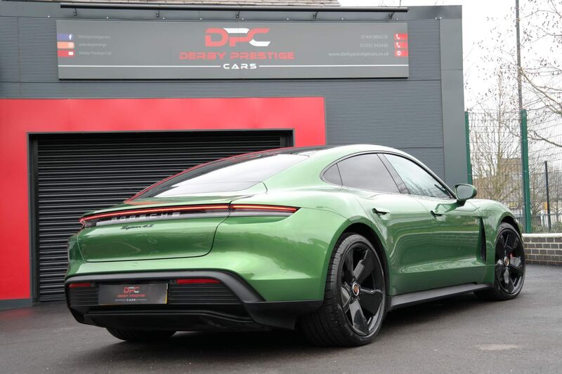 PORSCHE TAYCAN