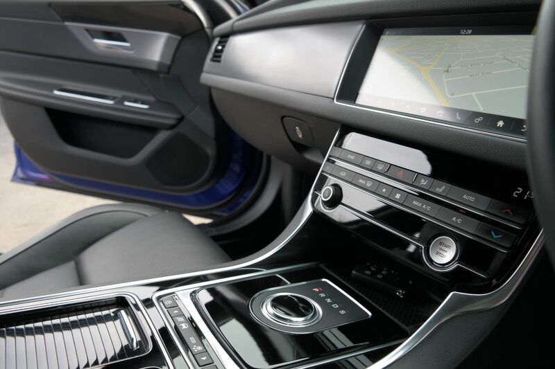 JAGUAR XF