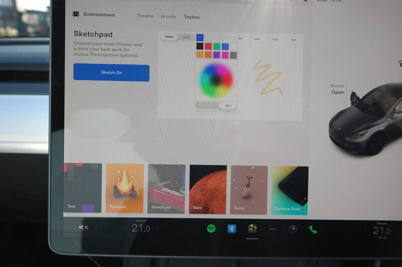 TESLA MODEL Y