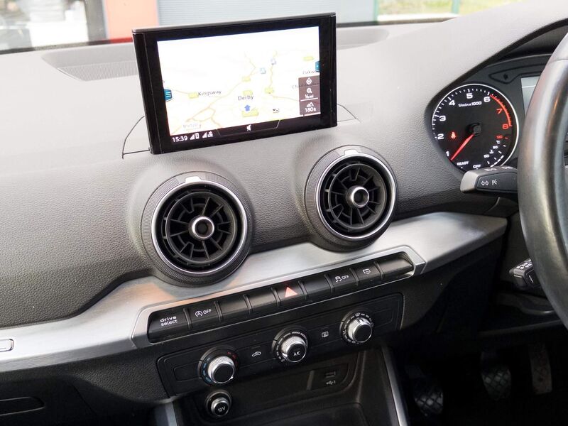 AUDI Q2
