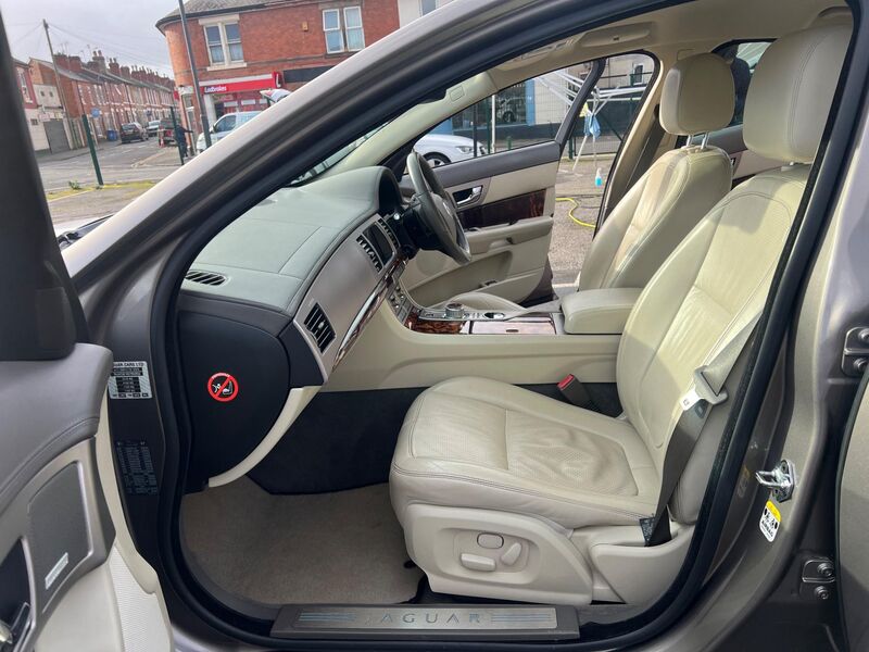 JAGUAR XF