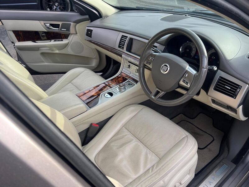 JAGUAR XF