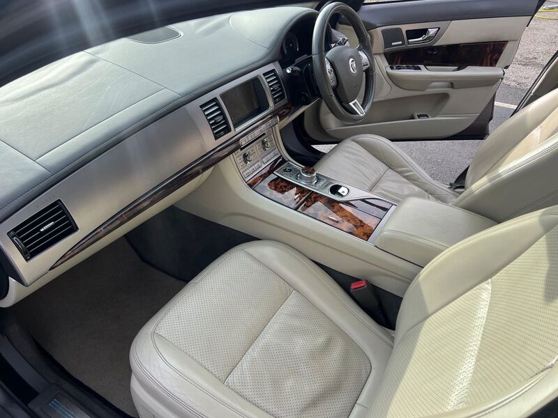 JAGUAR XF